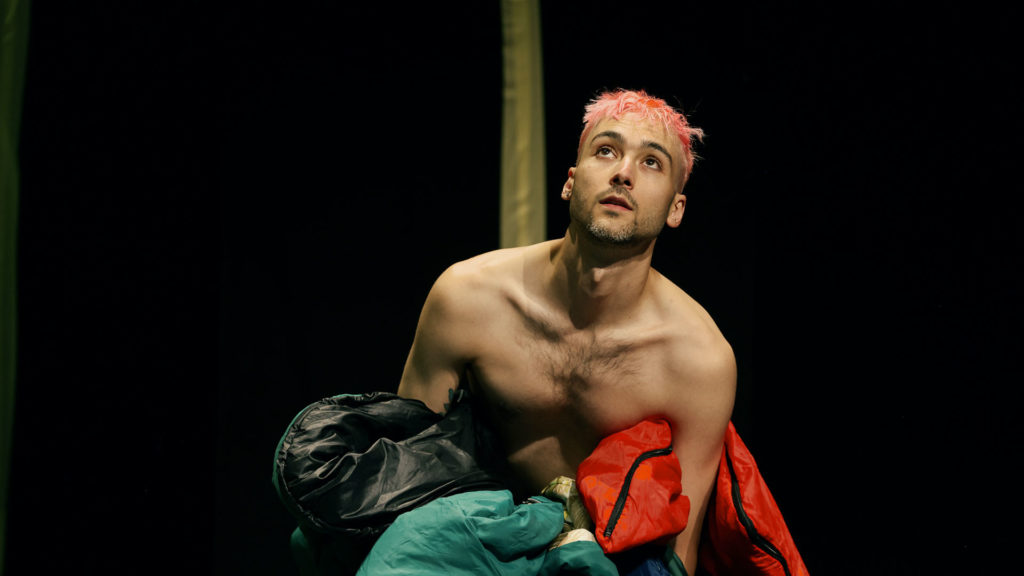 François Bouvier, L'eau e(s)t l'air x CHA production photo création cirque François Bouvier, L'eau e(s)t l'air x CHA production Teaser spectacle cirque François Bouvier