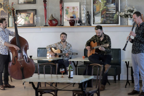 Réalisations de clip vidéo pour le groupe Sheik of swing