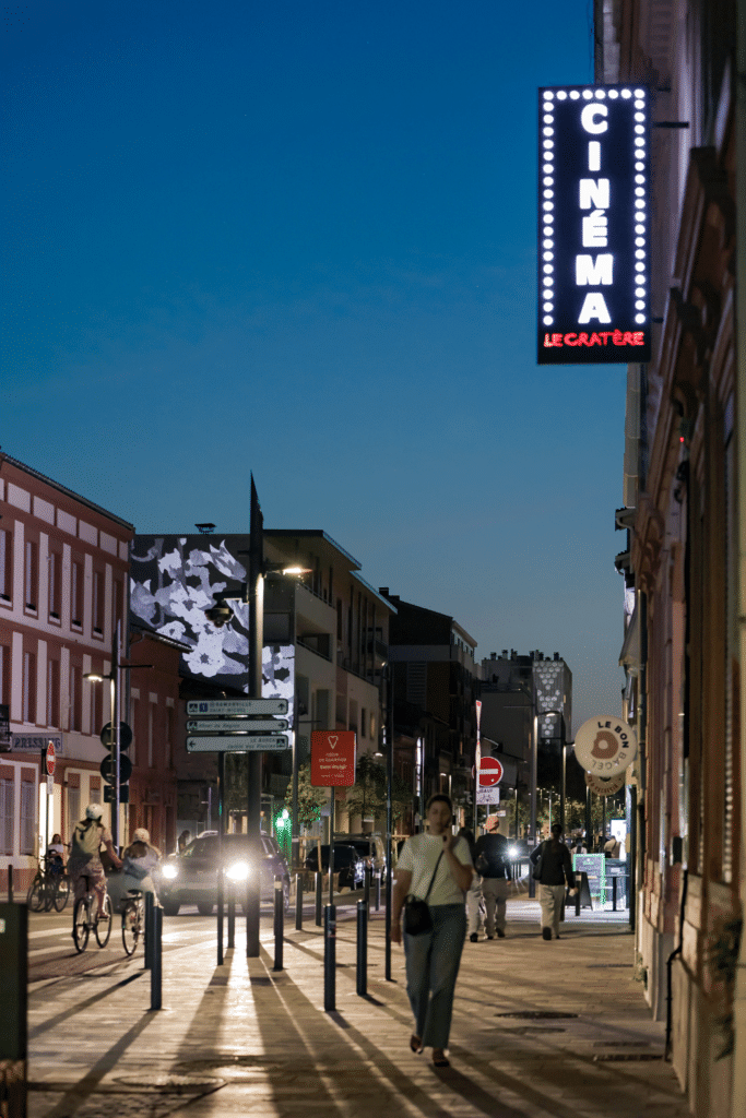 quartiers-lumieres-GRSM Vue nocturne de la Grande Rue Saint-Michel réaménagée à Toulouse